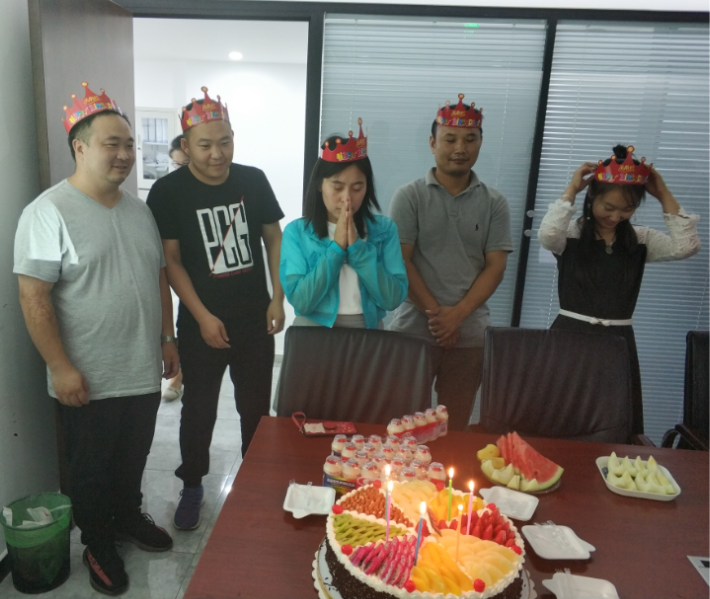 中創(chuàng )機電2019年6月份生日會(huì )